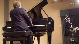 会弹钢琴的机器人Teotronico与著名钢琴家Roberto Prosseda