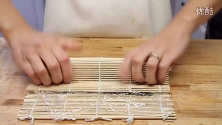如何制作日本料理寿司-黄瓜蟹肉卷寿司卷
