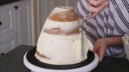 如何制作简单老式的翻糖芭比娃娃蛋糕