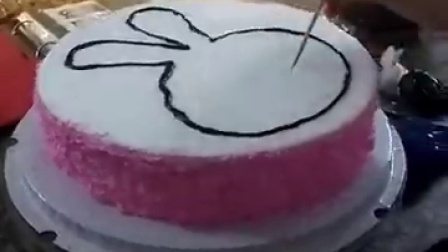 粉红小兔子蛋糕
