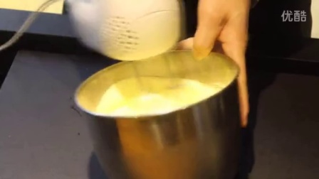 正确制作蛋糕奶茶的奶油