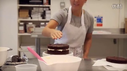 CupcakeJemma洁妈在幕后看员工制作双层奥利奥蛋糕-生肉搬运
