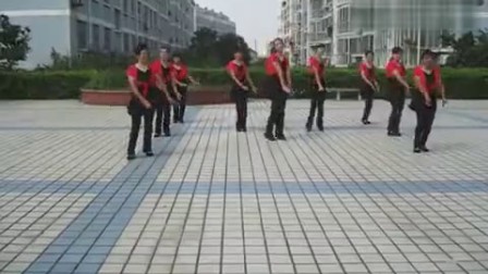 盛泽雨夜广场舞 新雪山阿佳(走队形 排练时况)