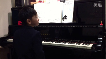 淘淘开始学习《我的太阳》钢琴曲的弹奏