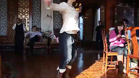 北京舞蹈学院张烨的便装独舞《鸿雁》