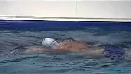 83.自由泳转肩移臂练习--全浸式游泳教学短片