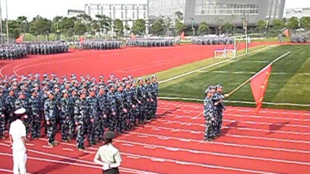 上海海洋大学2010级军训阅兵式八连方阵