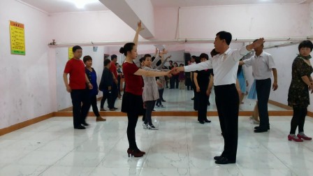 李老师舞蹈班-新三步踩第一节教学