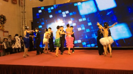胶州北京辅仁舞蹈学校小班的孩子参加青岛春晚