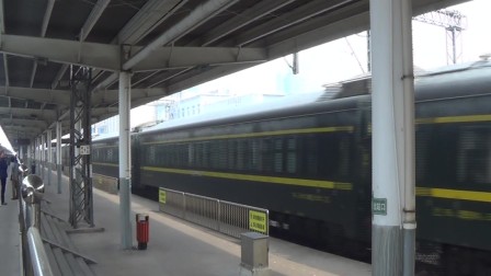 HXD3D0255牵引Z286次列车飞速通过许昌站
