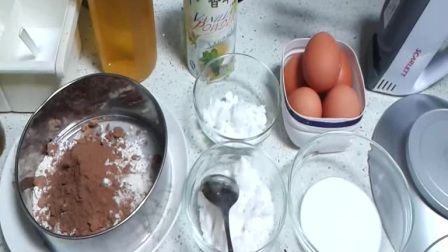 如何制作美味的黑莓桃子香槟慕斯蛋糕（蛋