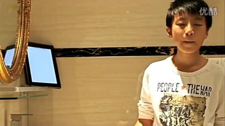 王俊凯出道前唱歌训练视频曝光《TFBOYS》王俊凯《我的歌声里》 卫生间现场自拍版