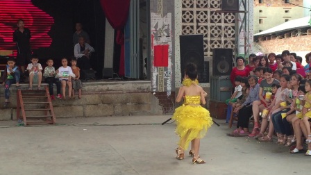 紫泥镇“中国梦劳动美，欢乐在基层，五一广场舞联欢《拉丁舞恰恰》儿童舞蹈