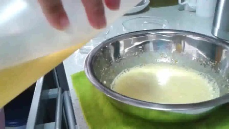 如何用电饭煲制作奶酪蛋糕（中文字幕） (1)