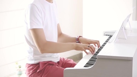 钢琴版《咖喱咖喱》  欢乐颂_tan8.com