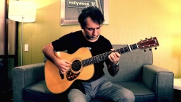 土耳其吉他手Ali Deniz Kardelen演奏的一首指弹吉他作品「Flamingo」