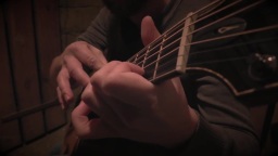 加拿大吉他手Justin St-Pierre演奏的一首指弹吉他作品「Trier」