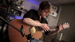 美国吉他手Dan Merritt演奏的一首指弹吉他作品「immeRsion」