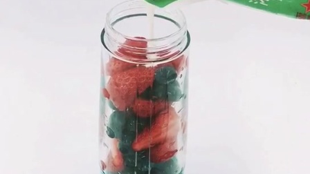 【派多乐女神榨汁杯】鲜榨草莓蓝莓汁怎么做