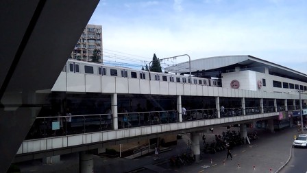 上海地铁4号线 奶嘴列车驶入虹桥路站