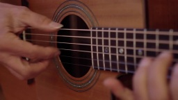 澳大利亚吉他手Lucas Michailidis演奏的一首指弹吉他作品「Song for Jess」