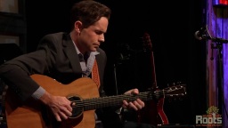 美国吉他手Jonathan Brown演奏的一首指弹吉他作品「Bluegrass Borderline」