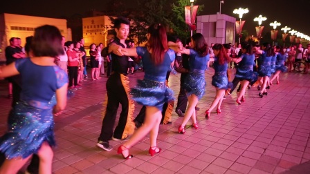 北京百荣水兵舞团队全国比赛排练