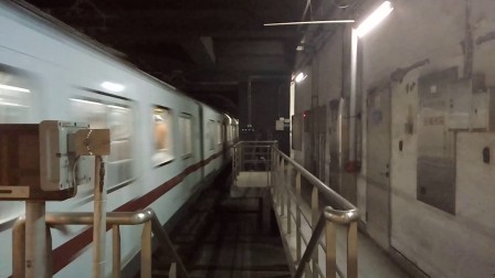 上海地铁11号线，地铁进隆德路站