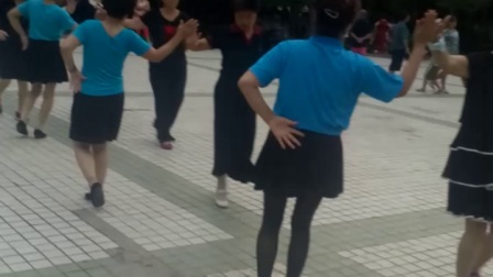 哈南新城舞蹈队，中三双人广场舞《月亮女神》