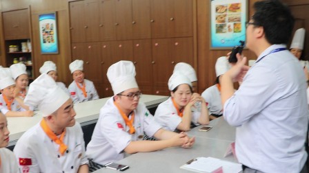 学西点学烘焙西点学校学面包上海飞航国际美食学校