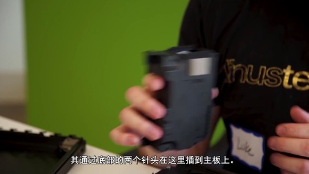 中文字幕XboxOne X主机首部拆机组装视频