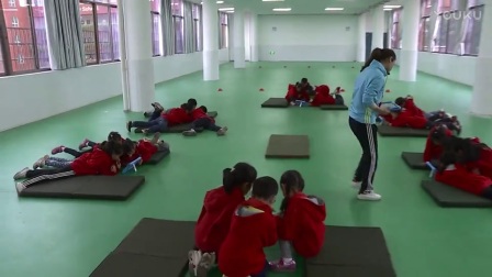 人教版小学体育与健康《前滚翻》教学视频，长沙市雨花区长塘里小学