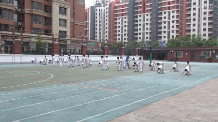 人教版小学体育与健康《50 米快速跑的完整技术》教学视频，北京小学红山分校