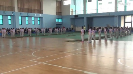 小学体育《跪跳起》教学视频，李燕燕