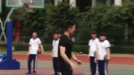 高中体育《篮球：持球交叉步突破》教学视频，郑翔