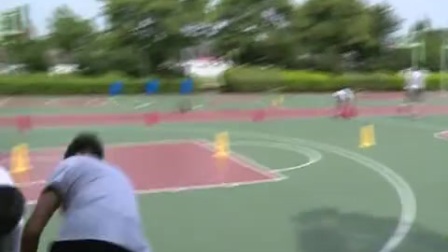 高中体育《加速跑的练习方法、篮球传接球练习方法》教学视频，黄仁春