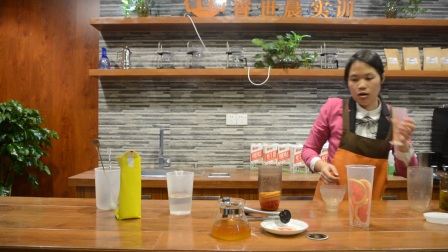 广州奶茶培训机构-誉世晨培训学校制作热饮西柚水果茶