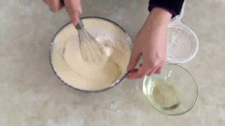 千层蛋糕制作方法 蛋糕用电饭锅怎么做 裱花教程视频入门