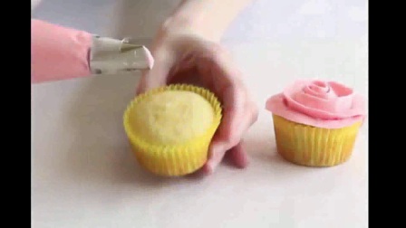 裱花蛋糕的制作 心形水果蛋糕裱花图片 新余韩式裱花培训