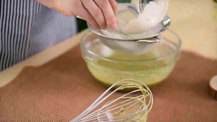 蛋糕的裱花嘴怎么用 豆沙裱花视频 韩式裱花奶油霜的做法