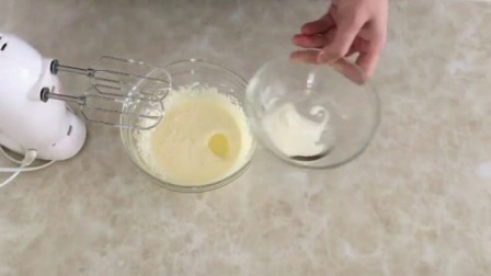 电饭锅如何做蛋糕 甜品烘焙培训学校 蛋糕的做法视频
