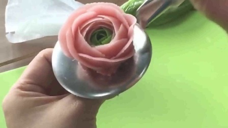 东莞西点面包烘焙视频 蛋糕裱花制作过程_玫瑰