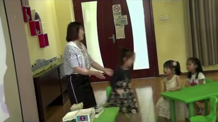 2017年郑州市幼儿园安全教育活动优质课大班《小手划破了》教学视频