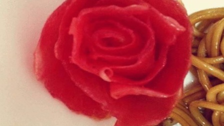 西红柿雕玫瑰花花摆盘图片