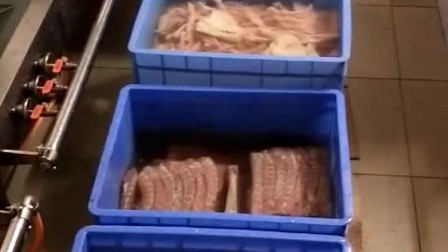 周末到了，又是一次多斤的麻辣周黑鸭要卤制