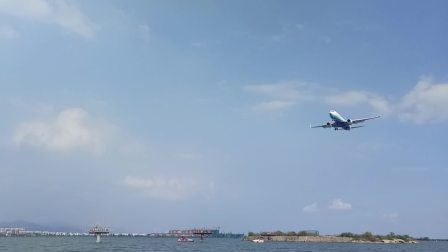 20170802 厦门航空 波音737客机降落包头二里半机场