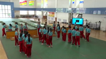 人教体育与健康三至四年级 支撑跳跃：跳上成跪撑—跪跳下 教学视频，获奖优课视频