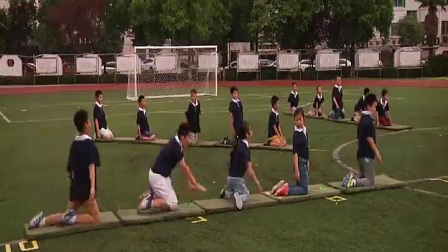 人教版体育与健康三至四年级 跪跳起 教学视频，获奖课视频