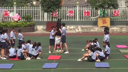 人教版体育与健康五至六年级 脚蹬墙手倒立 教学视频，获奖课视频