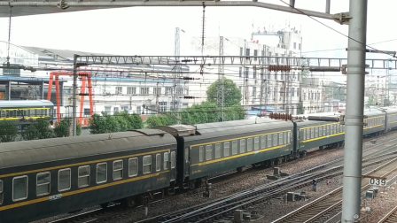 0638牵引客车K1144次(洛阳-南通)进郑州站
